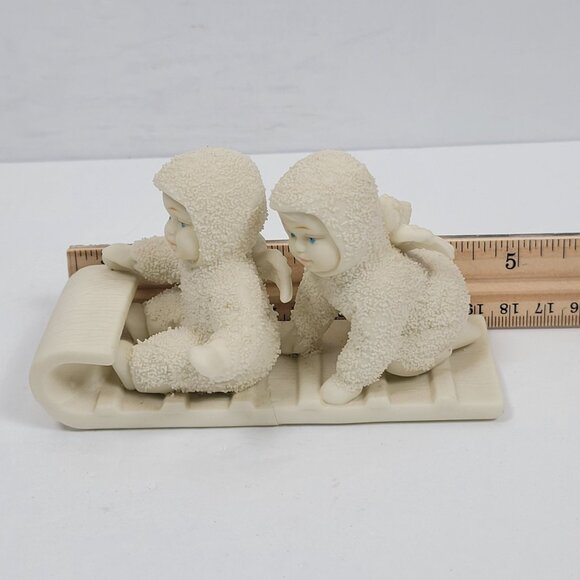 Department 56 Winter Tales Of The Snowbabies Figurine "Down The Hill We Go!" - Picture 9 of 10